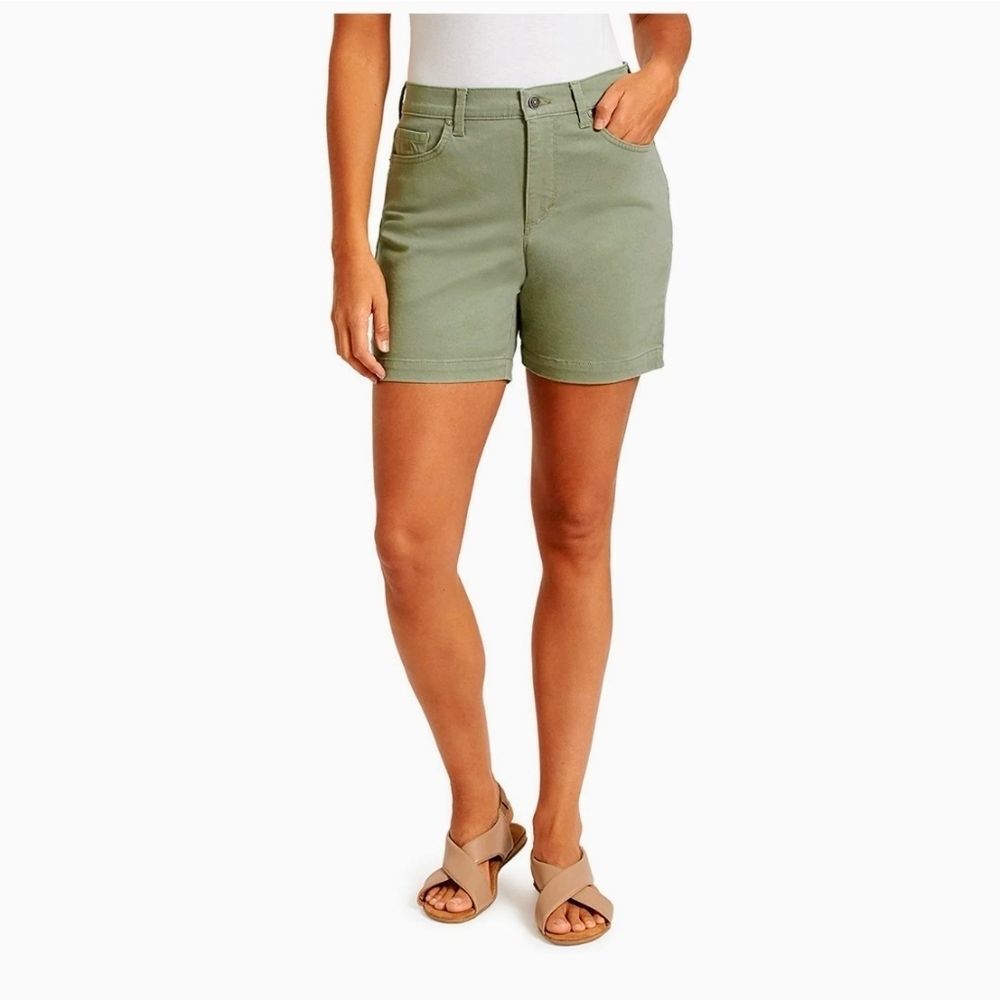 NEW Women's Gloria Vanderbilt Amanda Shorts Sage Green Size 14 Comfort Stretch